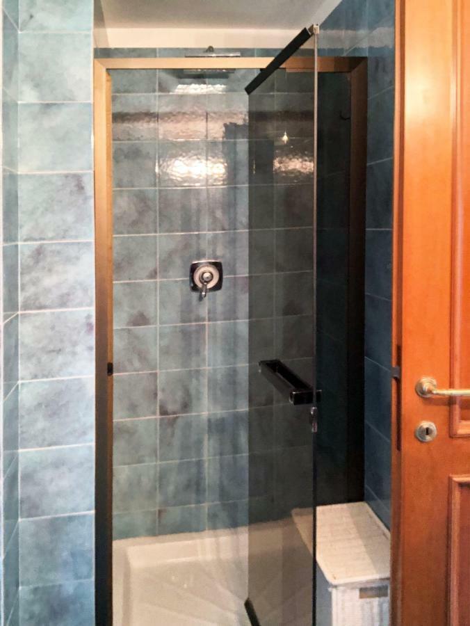 Portofino Seaview Apartment, 50 Meters From The Beach, Free Parking, Air Conditioning 파라기 외부 사진